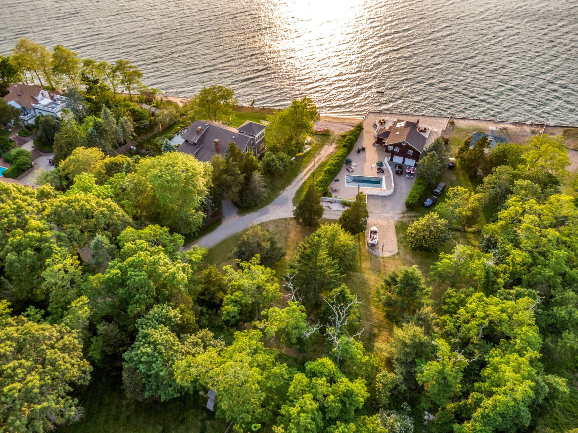 Hudson Oak 1 (1) An aerial view of a waterfront neighborhood surrounded by trees